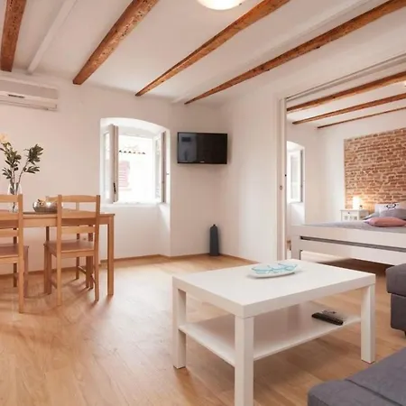 Carera Corner 1bdr By Irundo Appartamento
