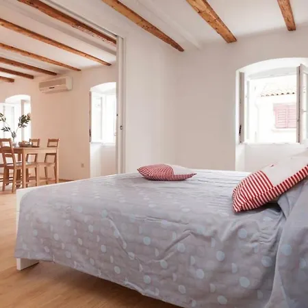 Carera Corner 1bdr By Irundo * Rovigno