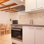 Carera Corner 1bdr By Irundo *