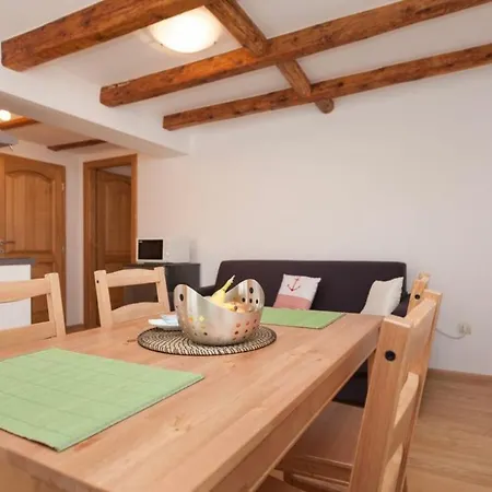 Carera Corner 1bdr By Irundo Apartment